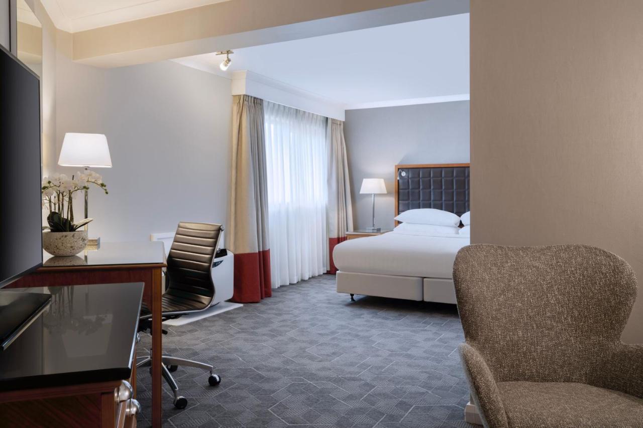 Delta Hotels By Marriott Northampton Extérieur photo