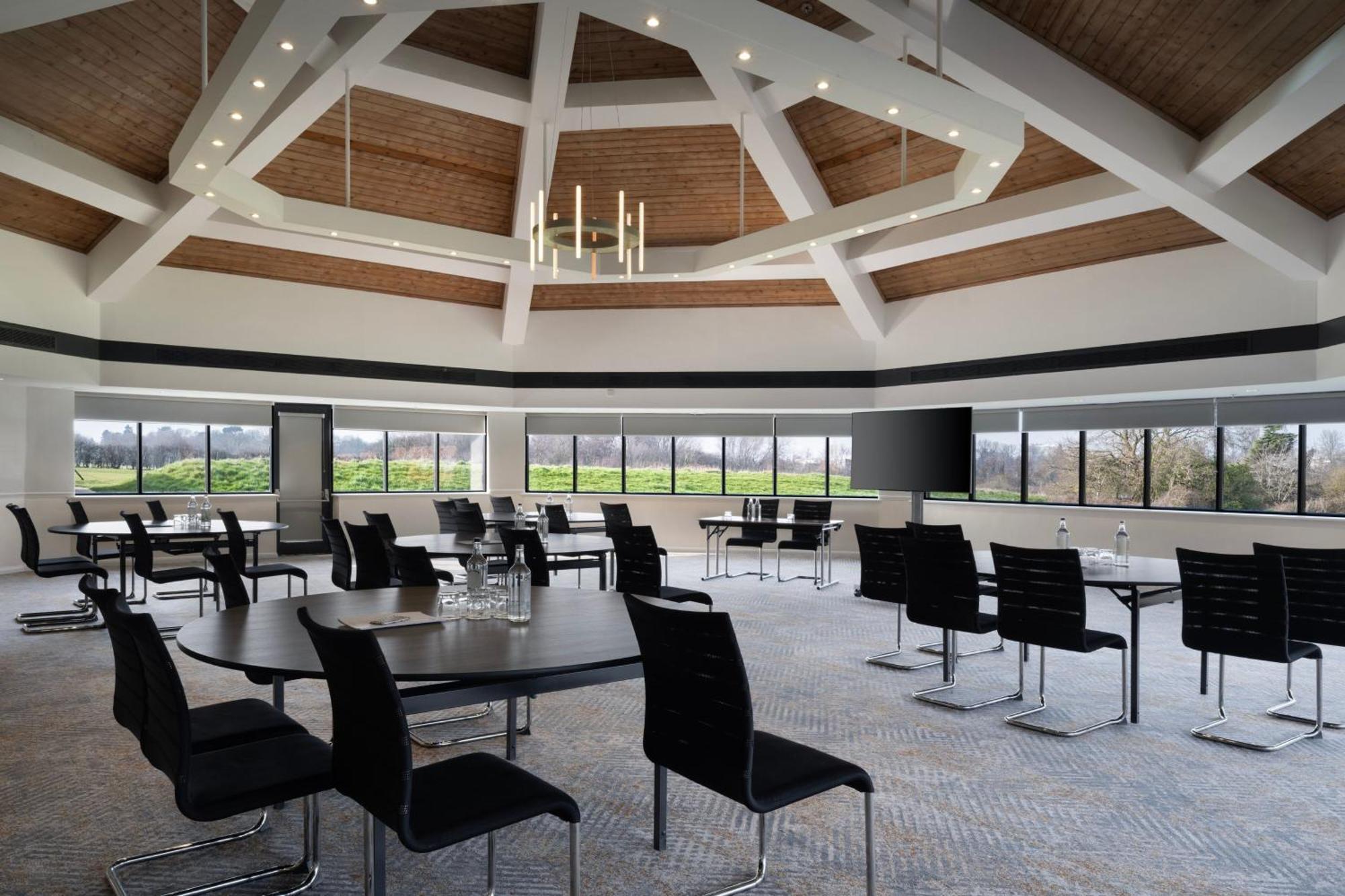 Delta Hotels By Marriott Northampton Extérieur photo