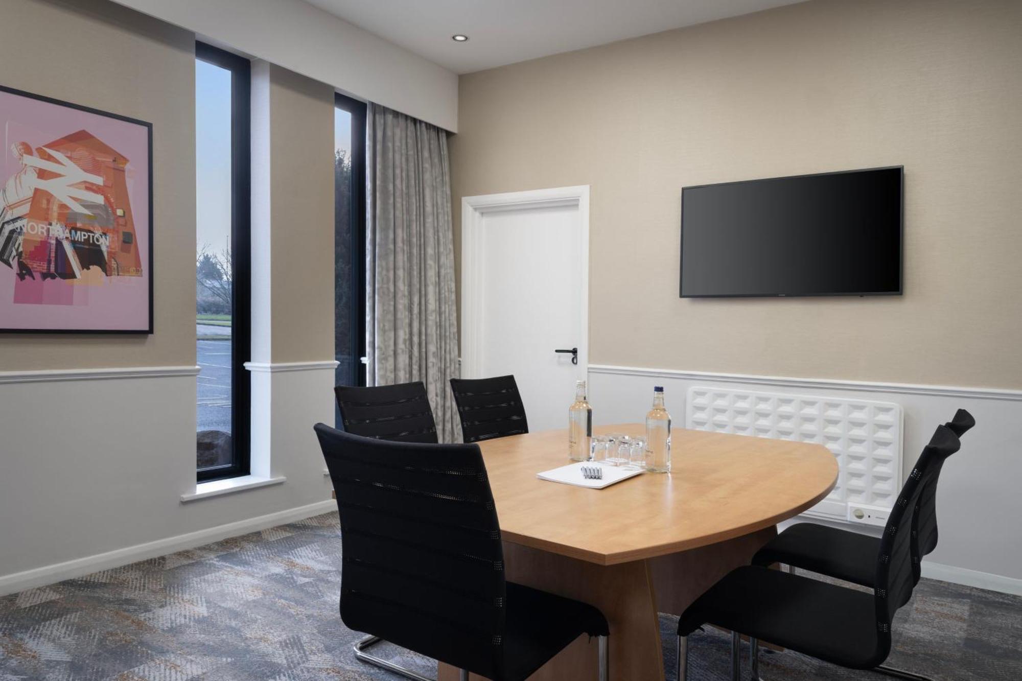 Delta Hotels By Marriott Northampton Extérieur photo