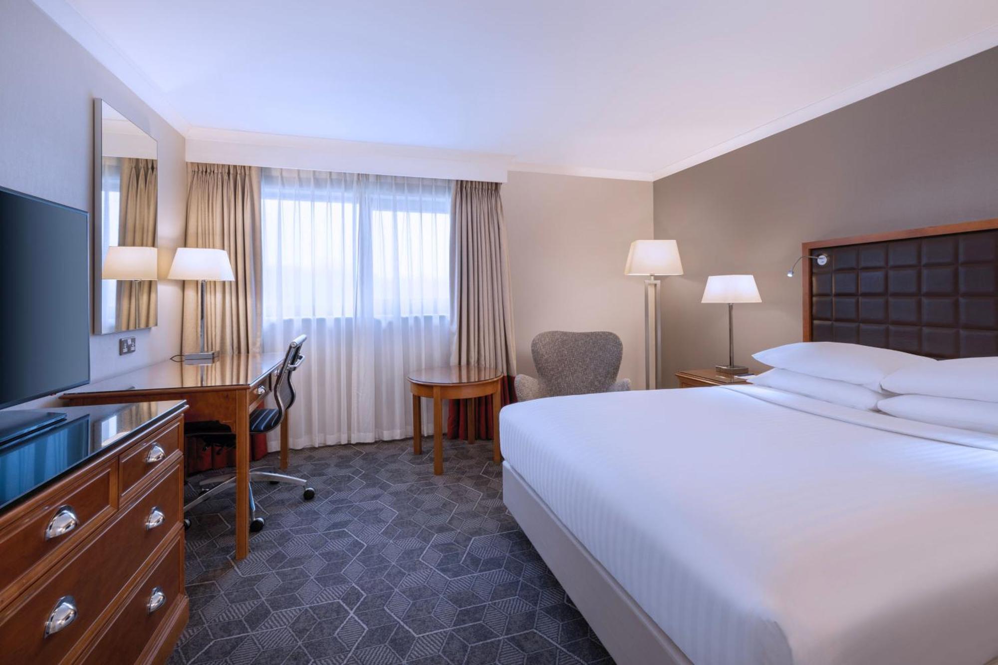 Delta Hotels By Marriott Northampton Extérieur photo