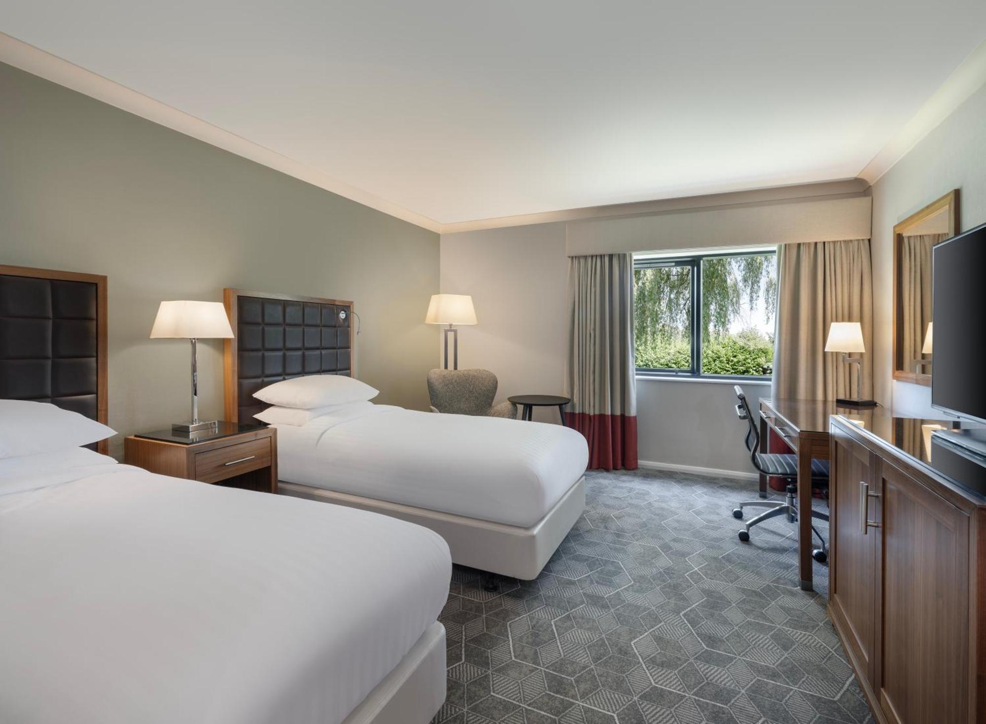 Delta Hotels By Marriott Northampton Extérieur photo