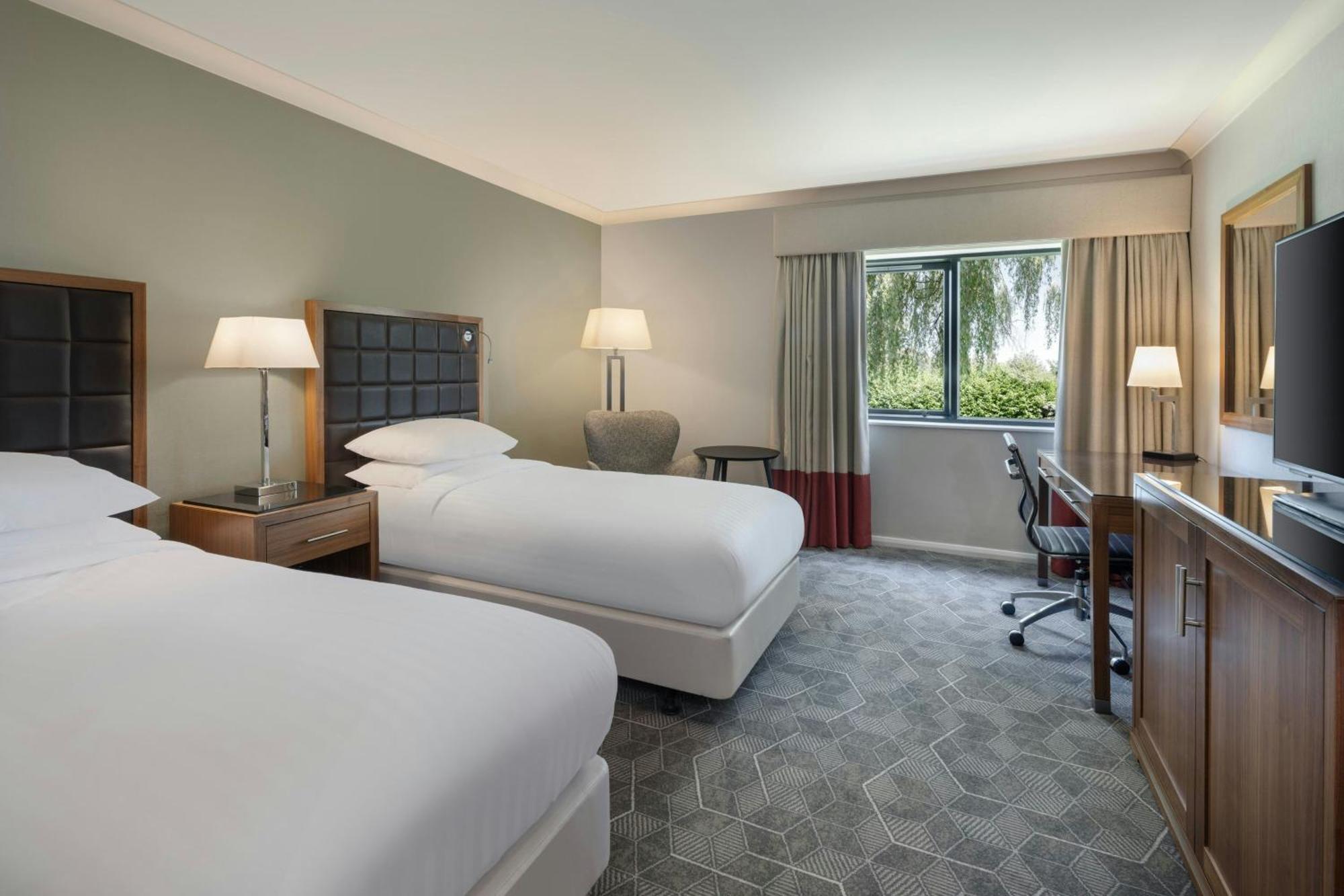Delta Hotels By Marriott Northampton Extérieur photo